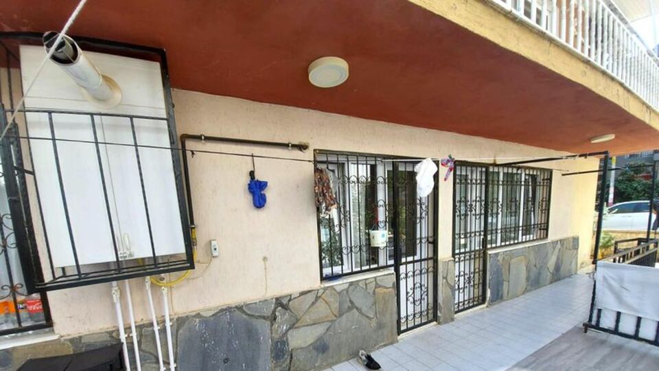 Vicdansız! Eşini ve çocuğunu kolonya dökerek yaktı