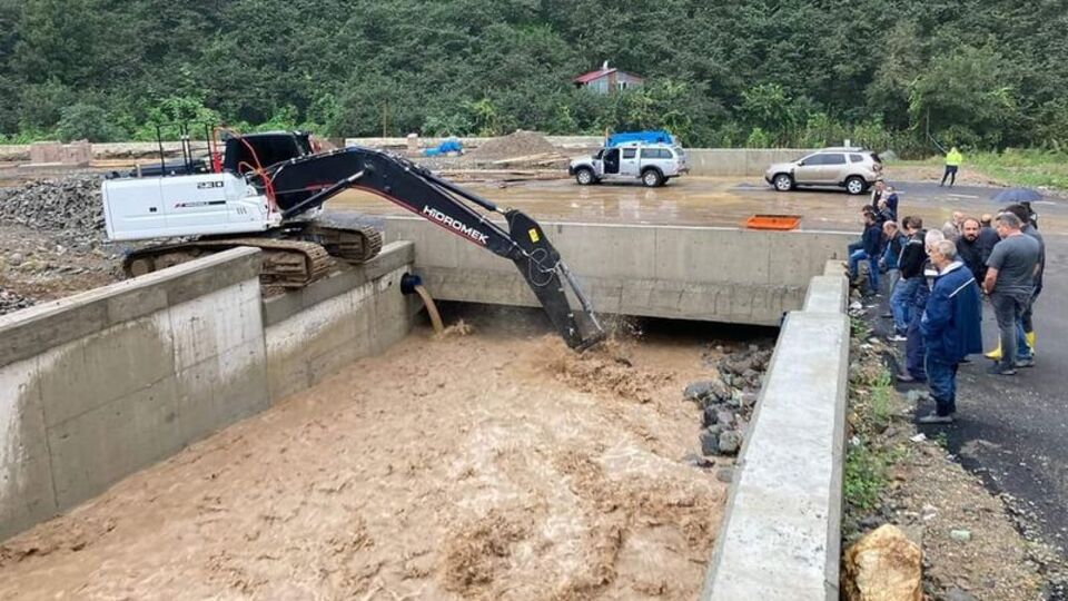 Giresun'da selden etkilenen okulda eğitime 1 gün ara