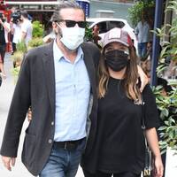 'Az kullanılmış kıyafetler alıyorum'