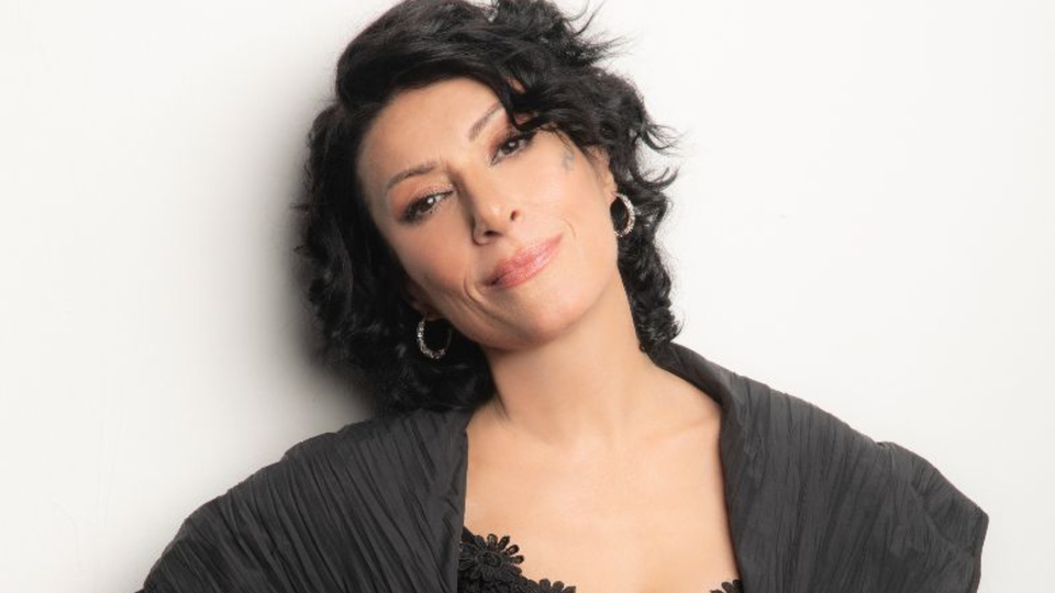 19 yıl sonra dinleyicisiyle buluştu