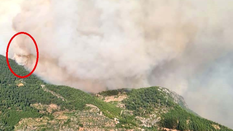 Antalya'daki 'yangın şeytanı' kamerada!