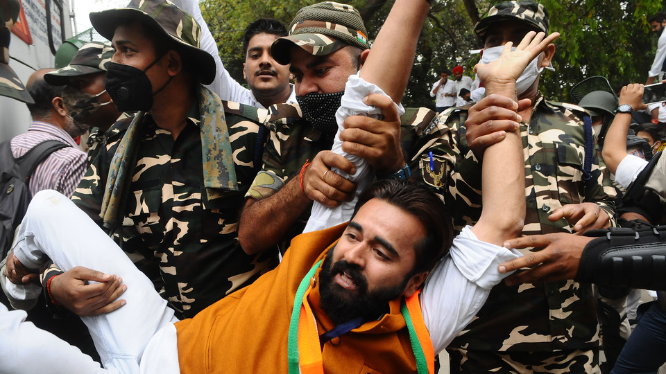 Hindistan'da gençlerden işsizlik protestosu