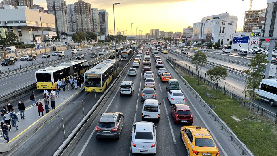 İstanbul'da trafik felç oldu!