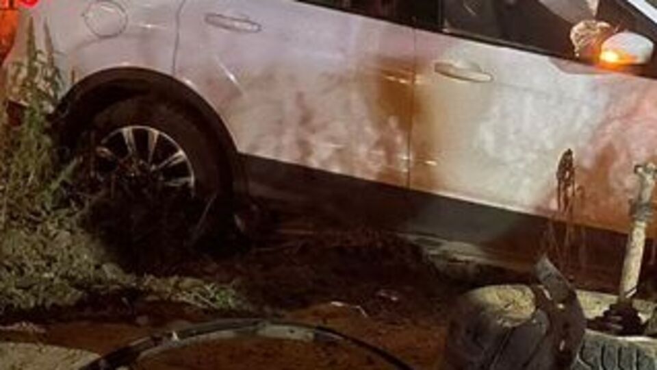 Yaralı kız arkadaşını bırakıp kaçtı