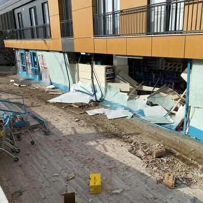 Beylikdüzü'nde kaza! Markete girdi