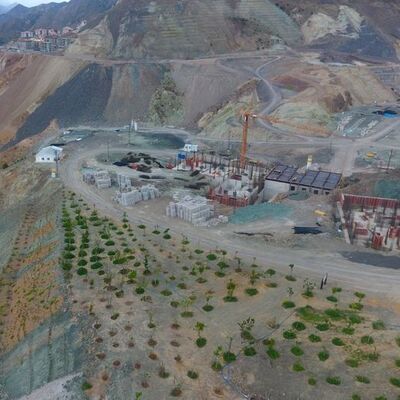 Köyler ile birlikte ağaçlar da taşındı