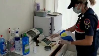 Kendisini dişçi olarak tanıtıp tedavi etti