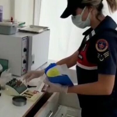 Kendisini dişçi olarak tanıtıp tedavi etti