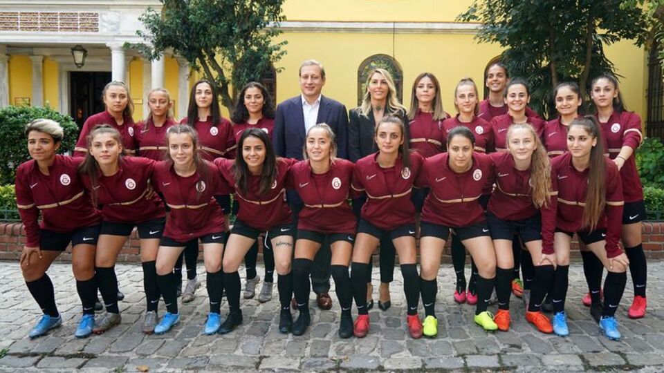 Kadın futbol takımı tanıtıldı