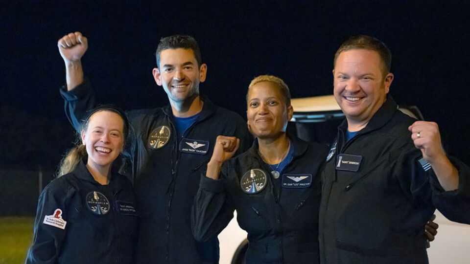 Uzay turistleri geri döndü!