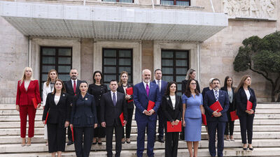 Arnavutluk kabinesinde kadın bakan damgası!