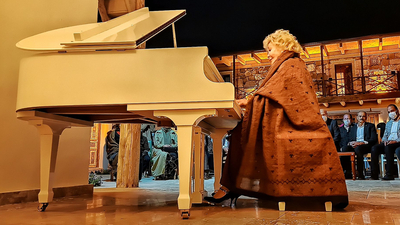 Devlet sanatçısı Gülsin Onay, Bayburt'ta