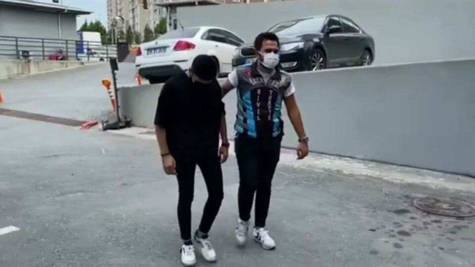 Makas atan maganda ehliyetinden oldu