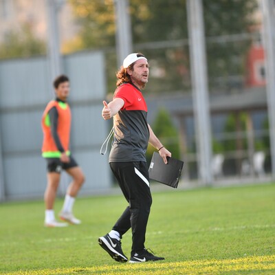 Fatih Tekke ile yollar ayrıldı