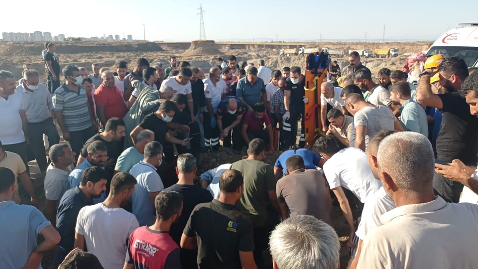 Kanalizasyonda facia! Baba öldü, oğlu ağır yaralı