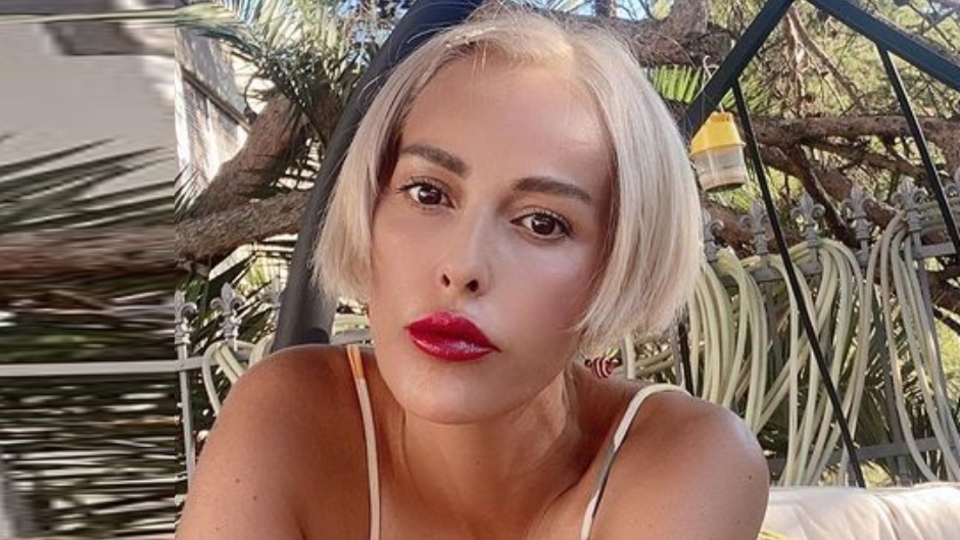 Lüks çanta parasına arsa aldı