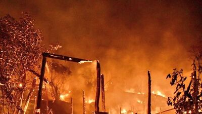 Yunanistan'da göçmen kampında yangın!