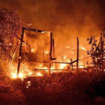 Yunanistan'da göçmen kampında yangın!