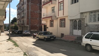 Karısına kurşun yağdırıp kaçtı!