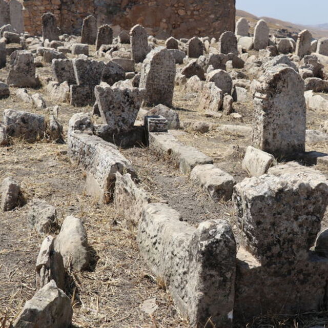 Hasankeyf'teki ters üçgen süslemeli mezar taşlarının sırrı!