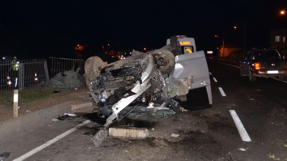 Manisa'da otomobil devrildi: 5 yaralı