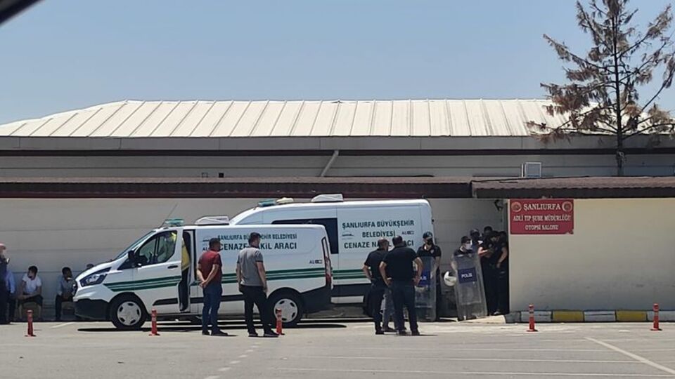 İşe giderken sırtından vuruldu