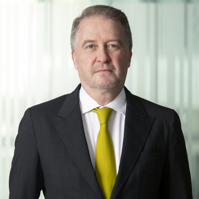 Ünlü, banka kurmak için başvurdu