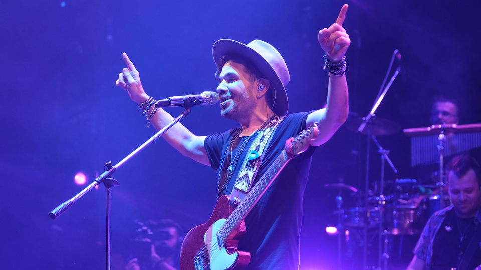 Kenan Doğulu hayranlarını coşturdu