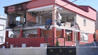 Doğalgaz bomba gibi patladı! 4 kişi yaralandı