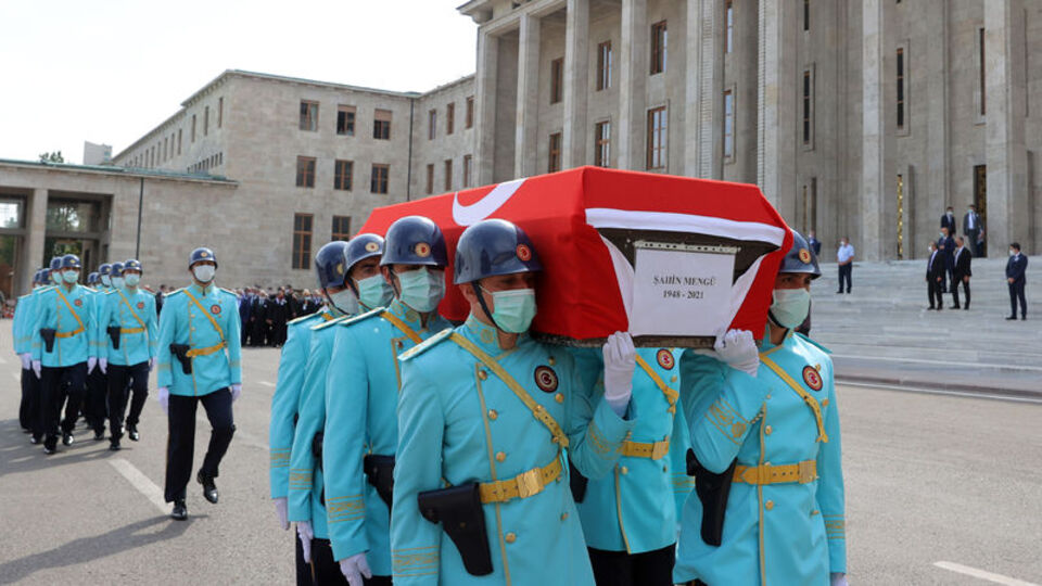 Eski CHP'li Şahin Mengü için tören