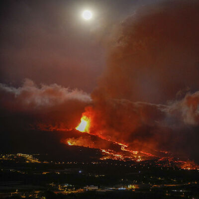 La Palma'daki yanardağ lav püskürtmeye devam ediyor!