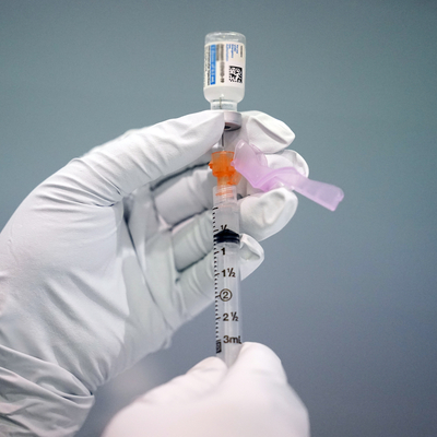 Varyant geçirmez Covid-19 aşısı denemeleri başladı