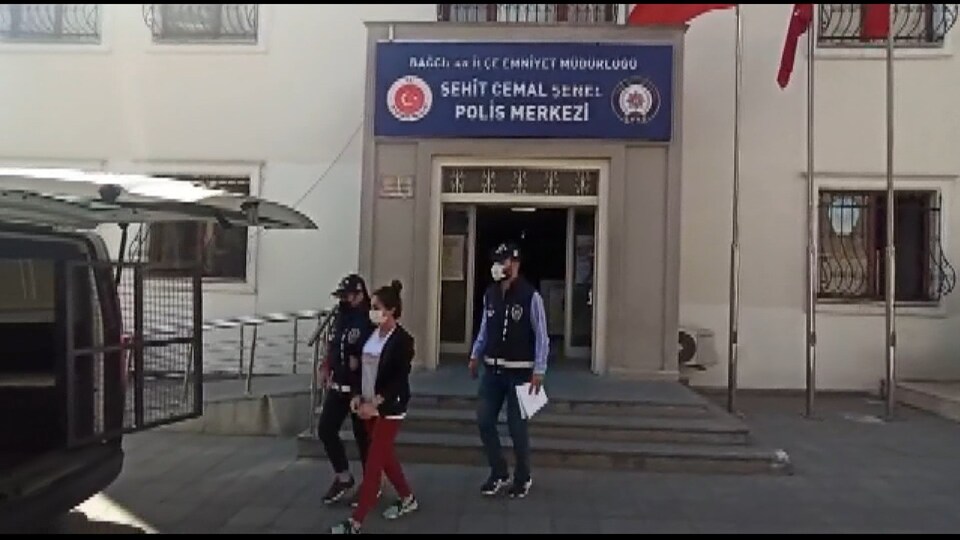 Bebeğini elleriyle boğan kadın hayatını kaybetti!