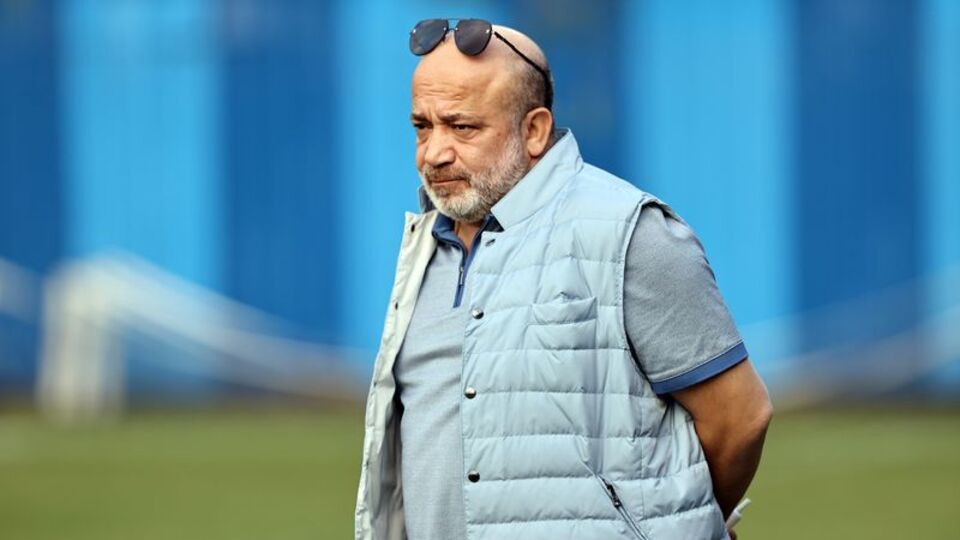 "Bir deliye, deli denmez"