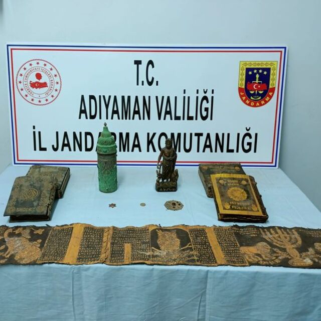 Jandarma tarihi eser kutsal kitap ele geçirdi