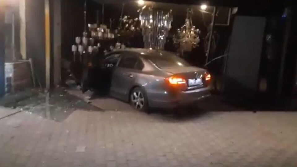 Işığa gittiler, taksiyle kaçtılar!