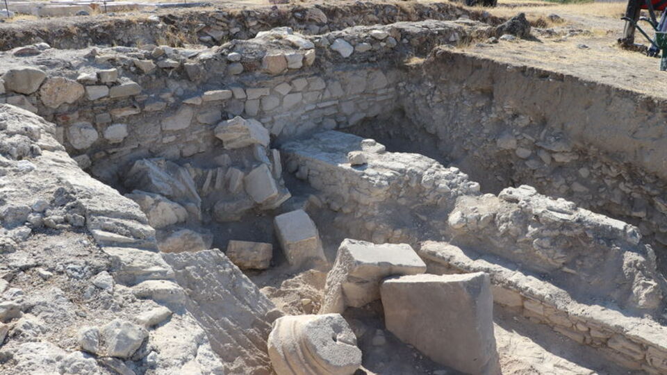 Tripolis'teki depremlerin izleri gün ışığına çıkartılıyor