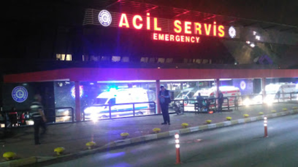 Bariyerlere çarpan otomobil takla attı: 1 ölü