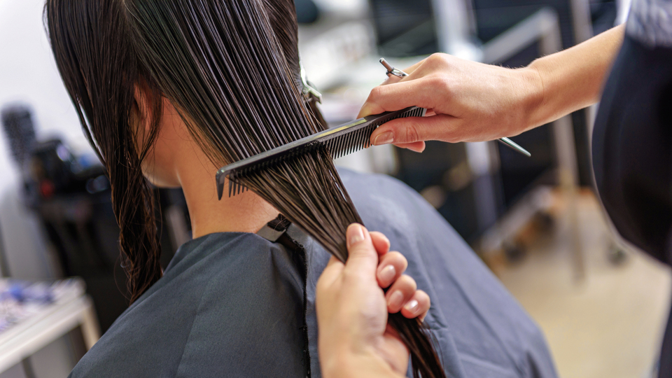 Yanlış saç kesimine dudak uçuklatan tazminat