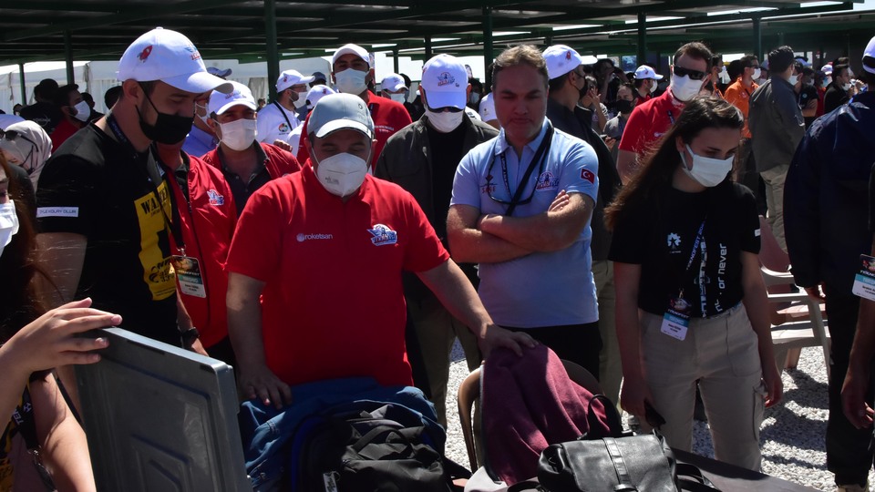 Gençlerle roket tasarladı