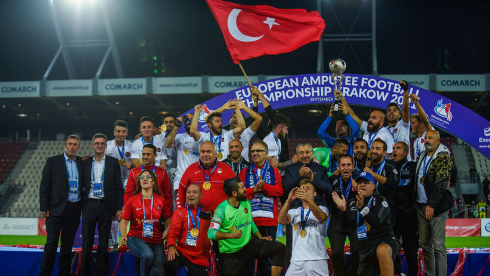 G.Saray, şampiyonları misafir edecek