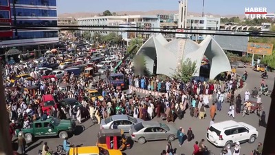 Taliban, 4 kişinin cansız bedenini meydanda astı!