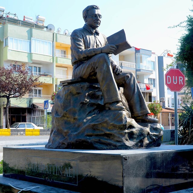 Heykeli açıldı