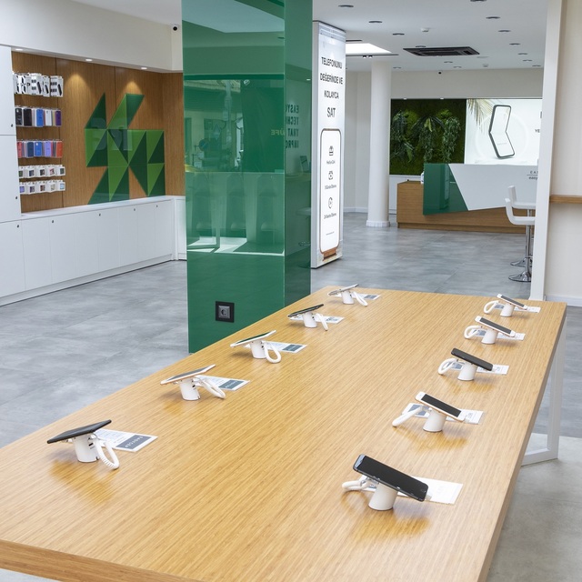 Yenilenmiş telefonlar için mağaza açtı
