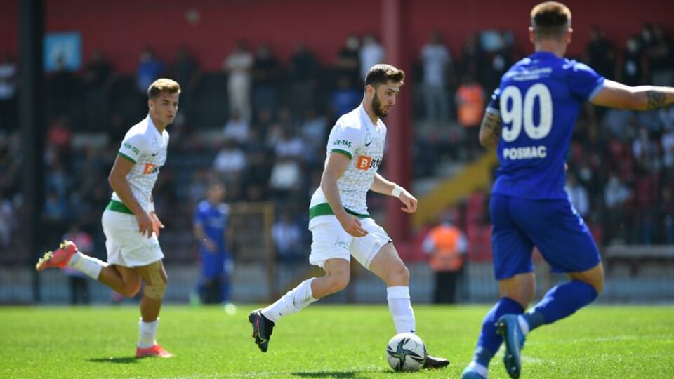 Genç futbolcunun arabası çalındı