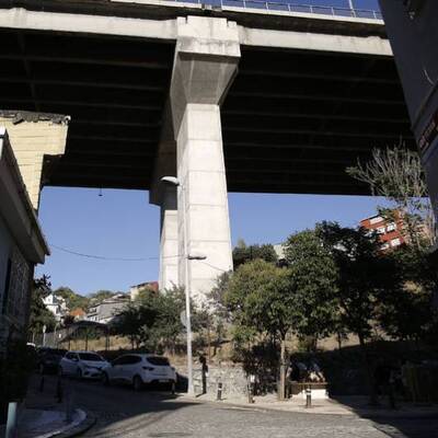 Başınıza taş düşebilir dikkat!