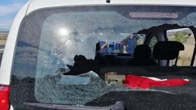 Yanlış kişi çıktı! Başından vurdu, bıçakla kontrole geldi