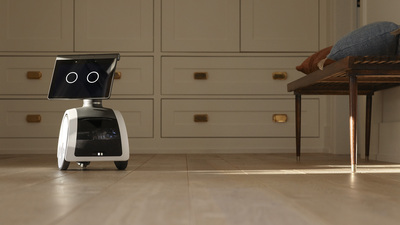 Bu robot izliyor, konuşuyor, uyarıyor!