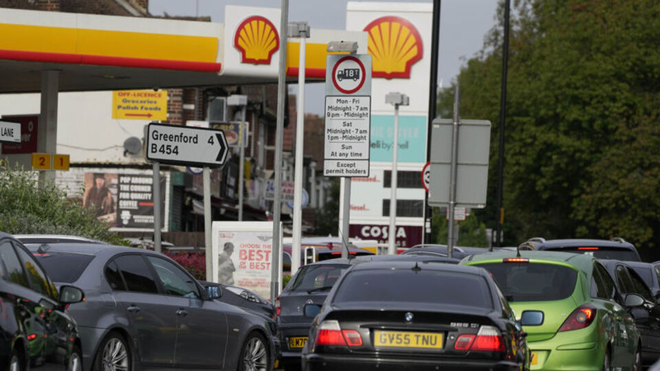 İngiltere'de yakıt krizi: Askerler devrede!