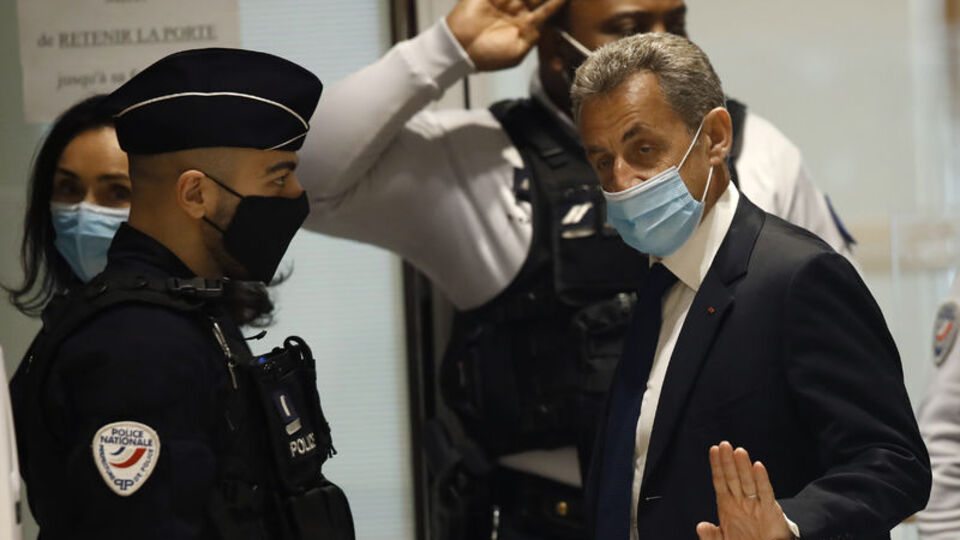 Sarkozy suçlu bulundu!